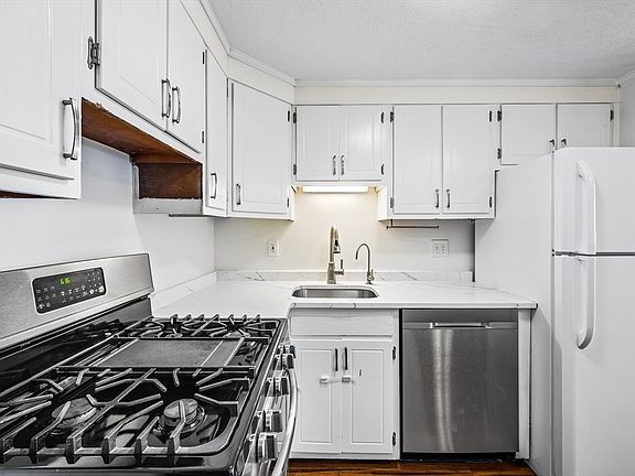 3rd image of 241 Main St APT C3