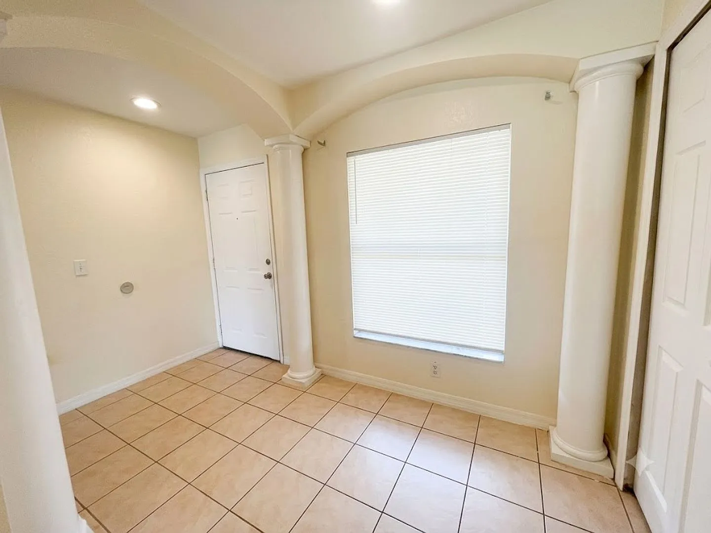 Welcome Home to 2607 Emerald Lake Ct | Kissimmee, FL 34744 — Photo 2