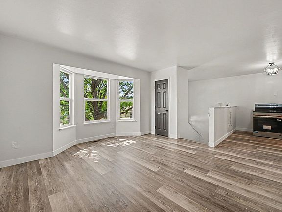 4th image of 134 21st Ave