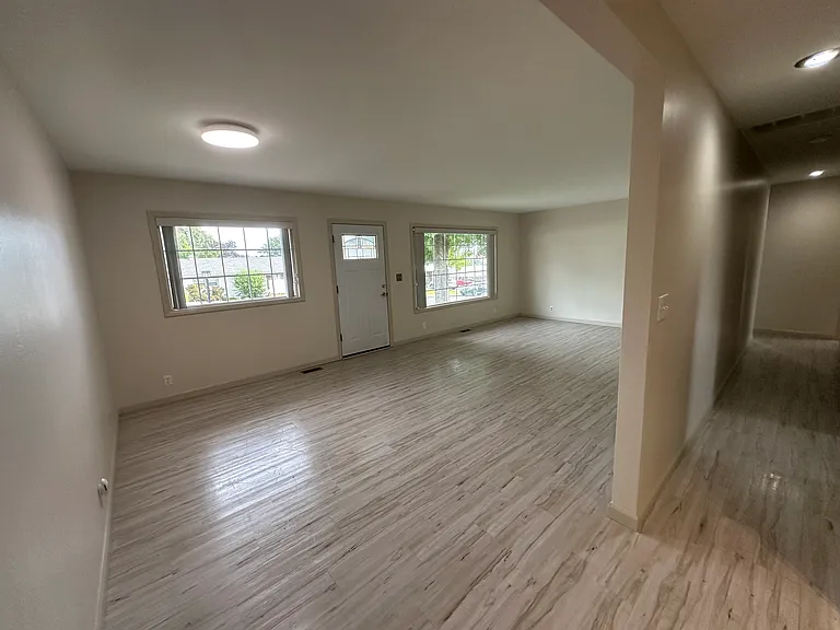 2405 SW Marshall Ave — Photo 13