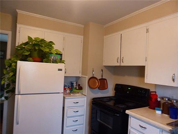5th image of 702 N Rogers St