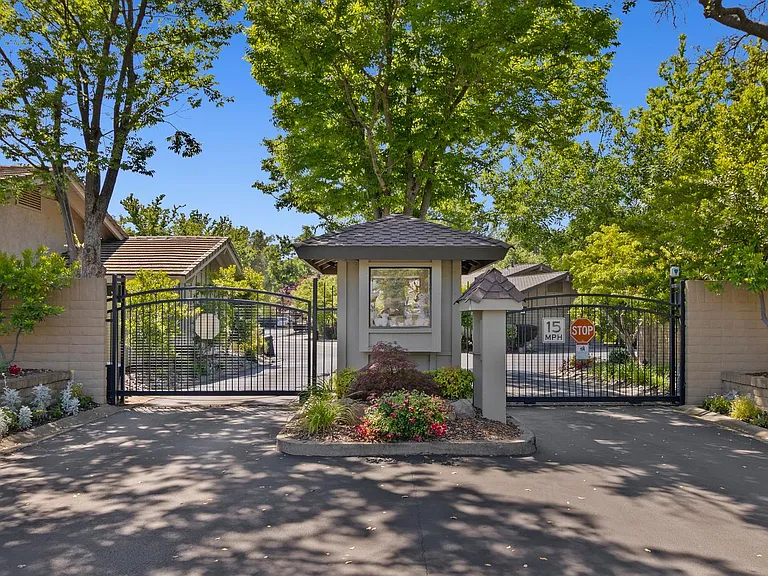 2800 Calle Vista Way — Photo 50