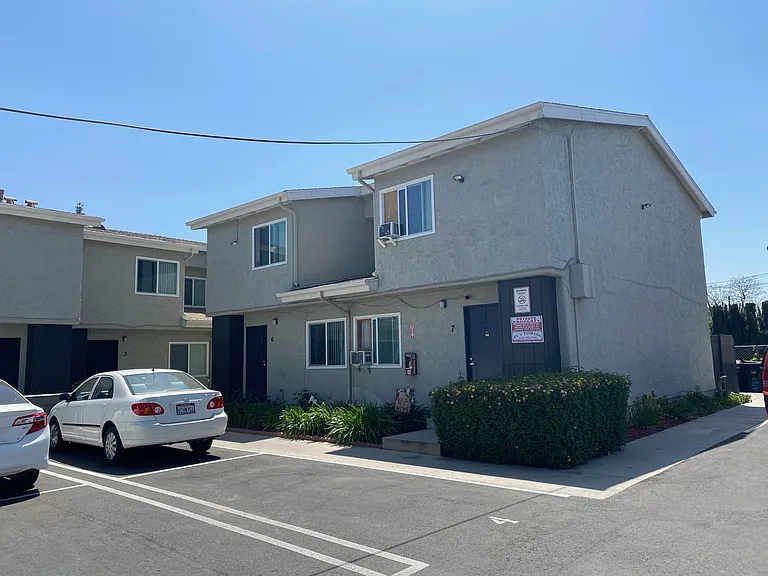 11818 Vanowen St — Photo 11