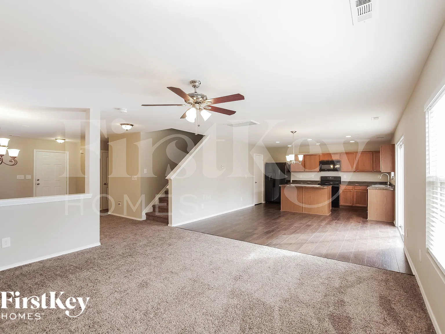 4 bed, 2.5 bath, 2716 sqft, $2,675 — Photo 3