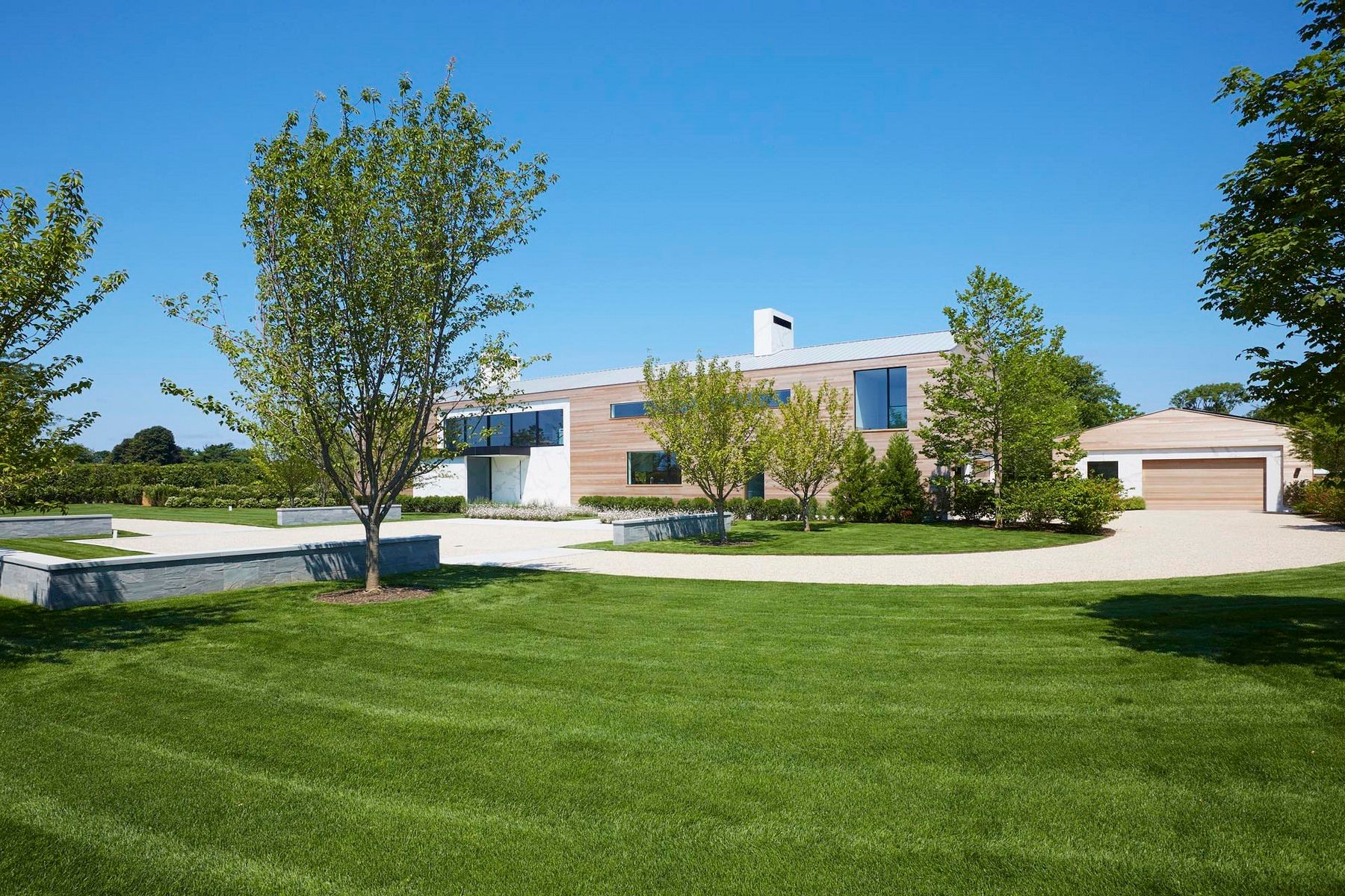 194 Quimby Ln, Bridgehampton, NY 11932 Out East