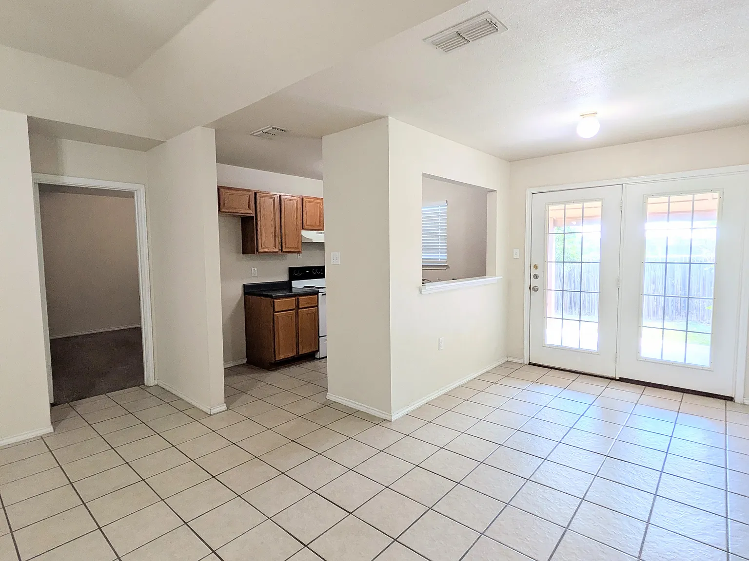 2 bed, 1079 sqft, $1,250 — Photo 4