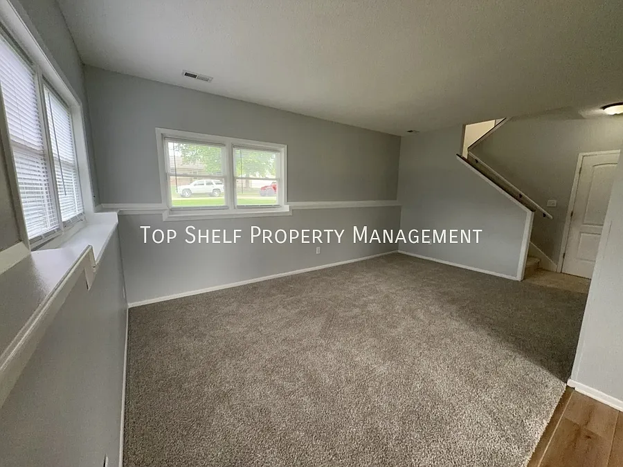3 bed, 1.5 bath, 1237 sqft, $1,695 — Photo 3