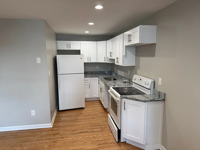 165 School St #4 — Photo 2