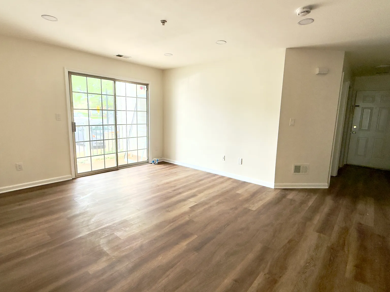 2 bed, 1034 sqft, $2,600 — Photo 4