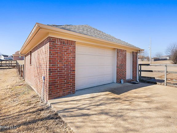 4th image of 13025 Oak Ridge Dr