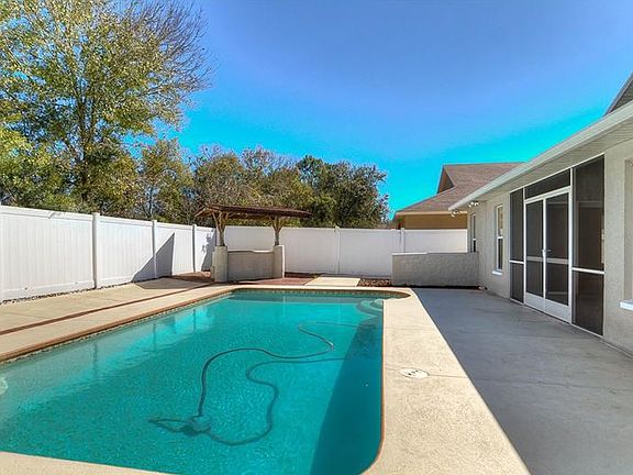 4th image of 1104 Rosefaire Pl