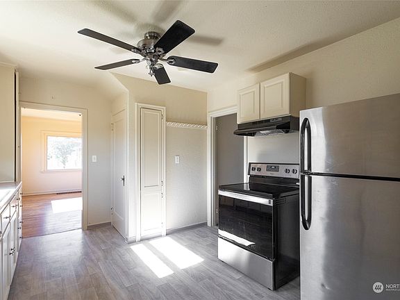 3rd image of 6223 E Portland Avenue