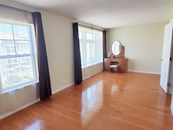 5th image of 6415 Ocean Ave S #B