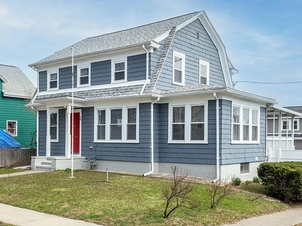 38 9th St, East Providence, RI 02914