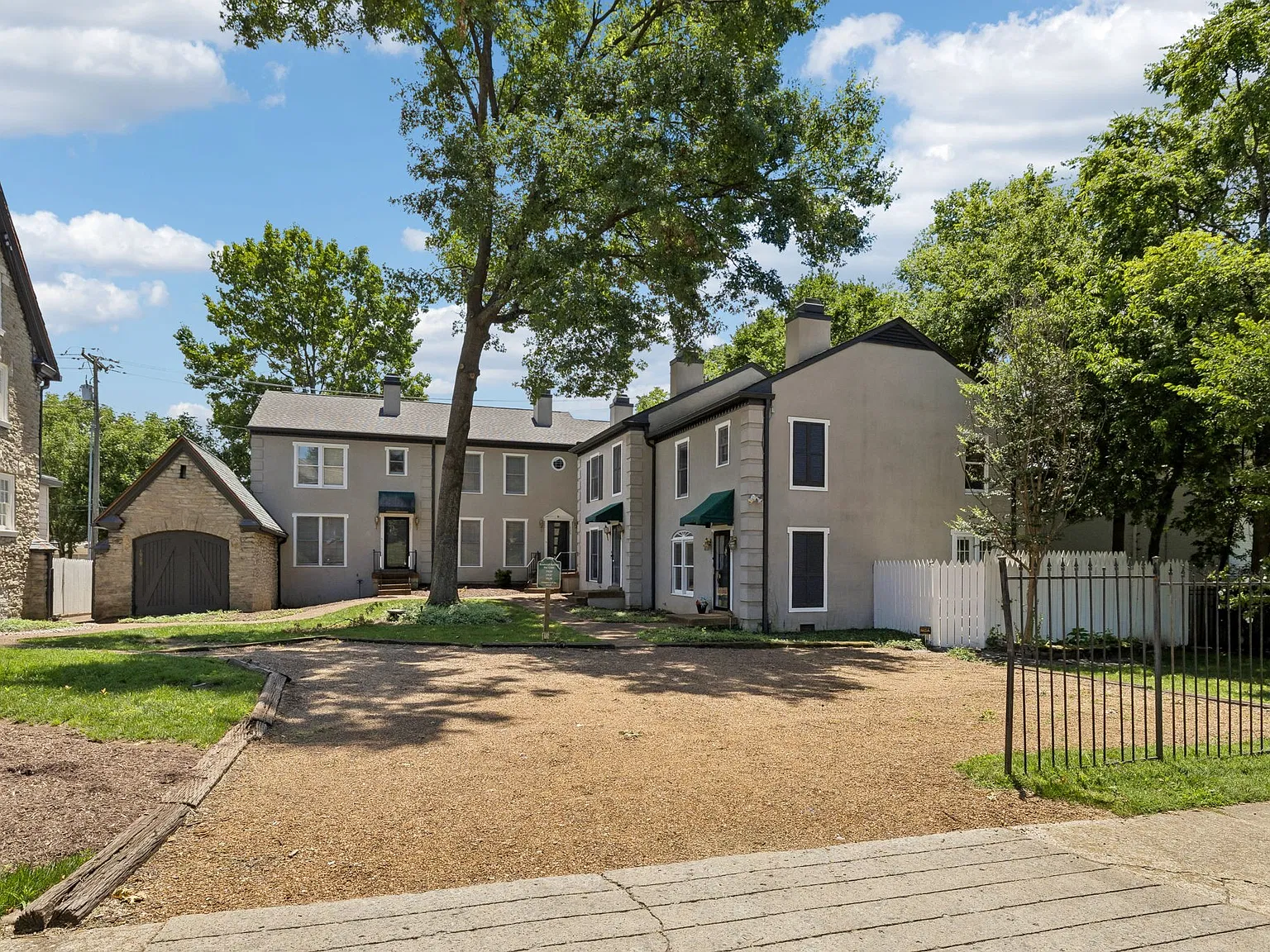 2 bed, 2.0 bath, 1176 sqft, $2,200 — Photo 1