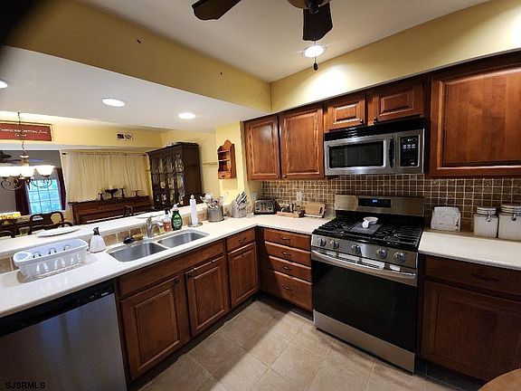 5th image of 689 E Lake Front Cir #689