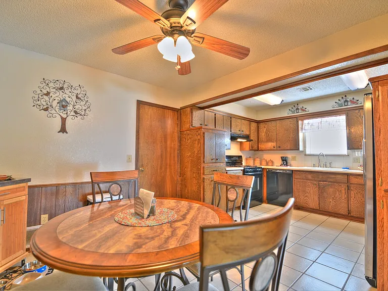 307 Vickie Dr — Photo 5