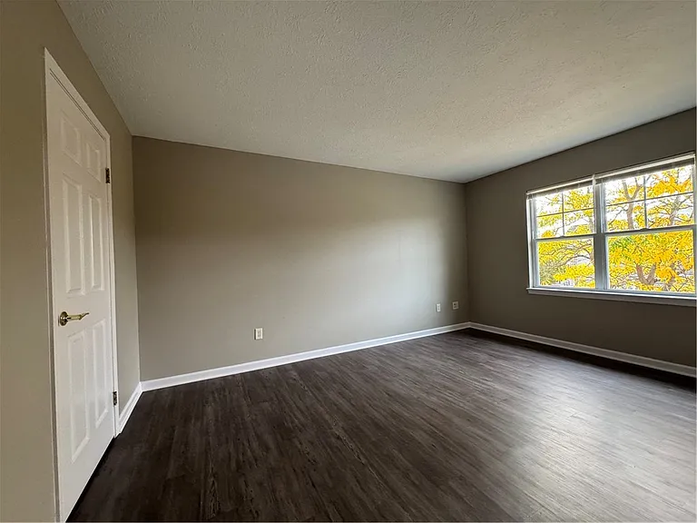 1301 Hill Park Ct — Photo 8