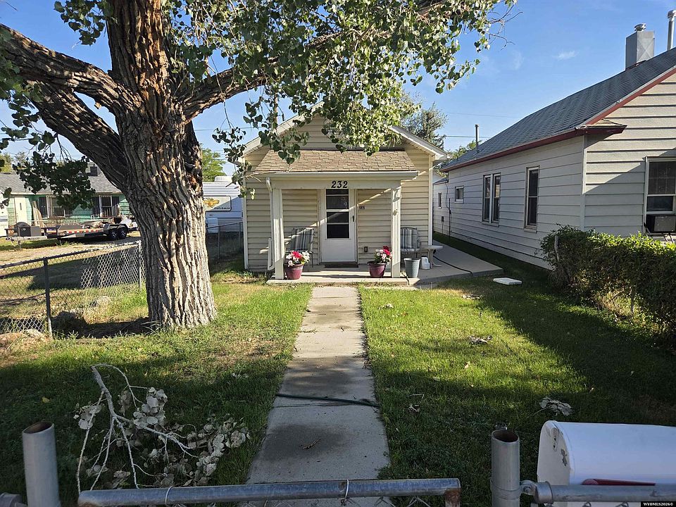 1st image of 232 E E St #F