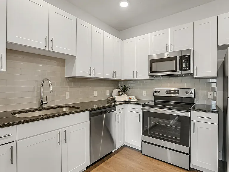 Grand Oak Apartments — Photo 8