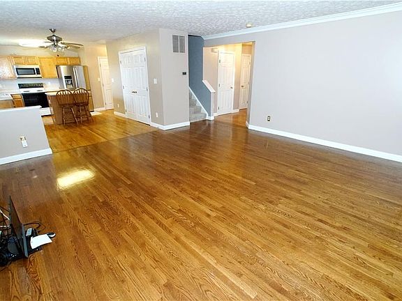 5th image of 273 Wayside Dr