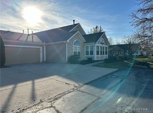 2664 Prestwick Village Cir, Springfield, OH 45503