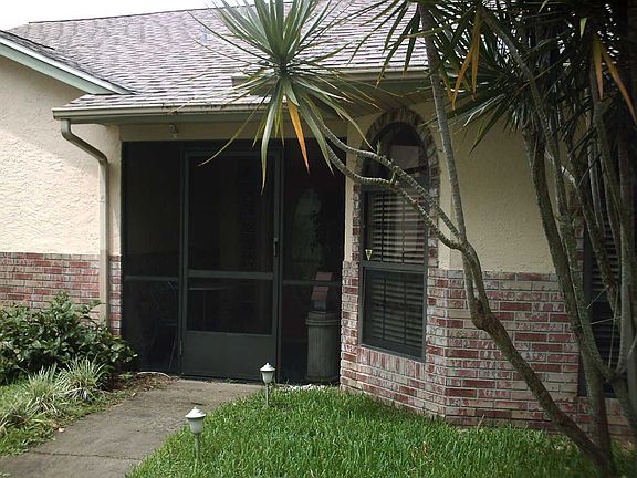 Screened in front door entry