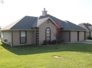 1735 E Timber Ridge Dr, Sedalia, MO 65301