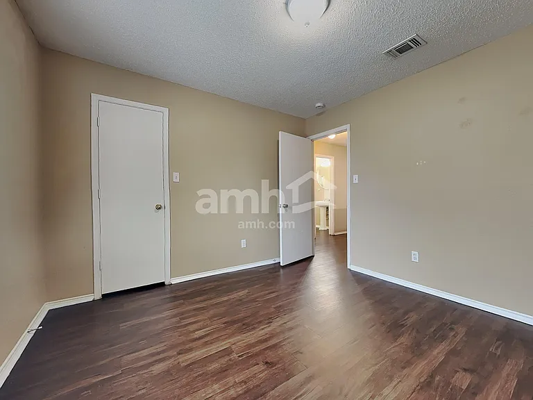3235 Crystal Brook Ct — Photo 18