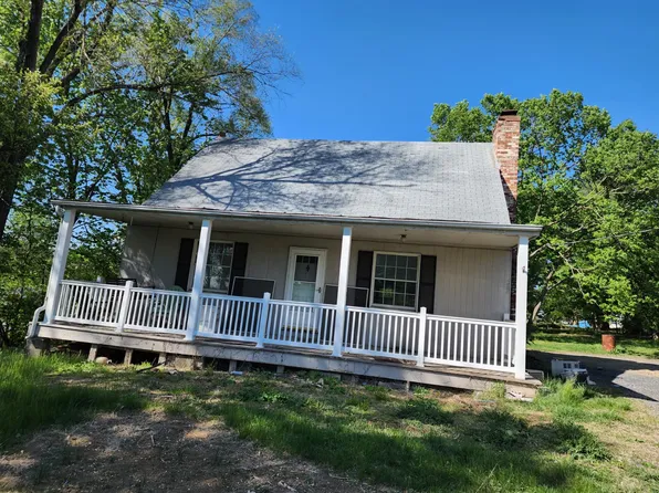 132 W Seminary Ln, New Market, VA 22844