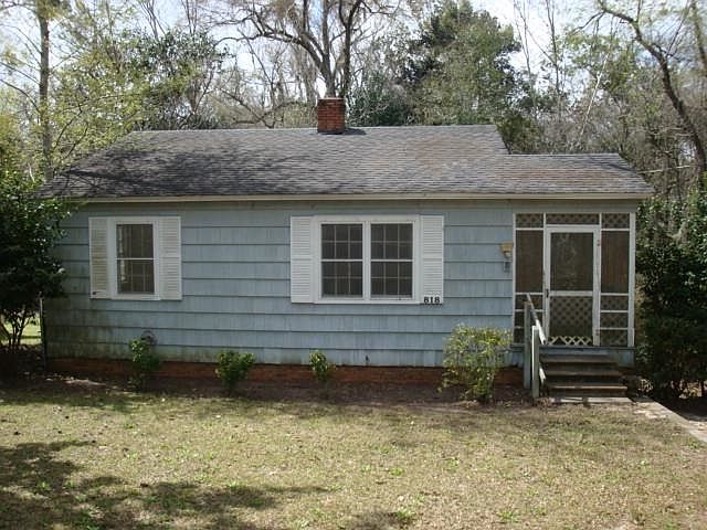 1st image of 818 Magnolia Dr