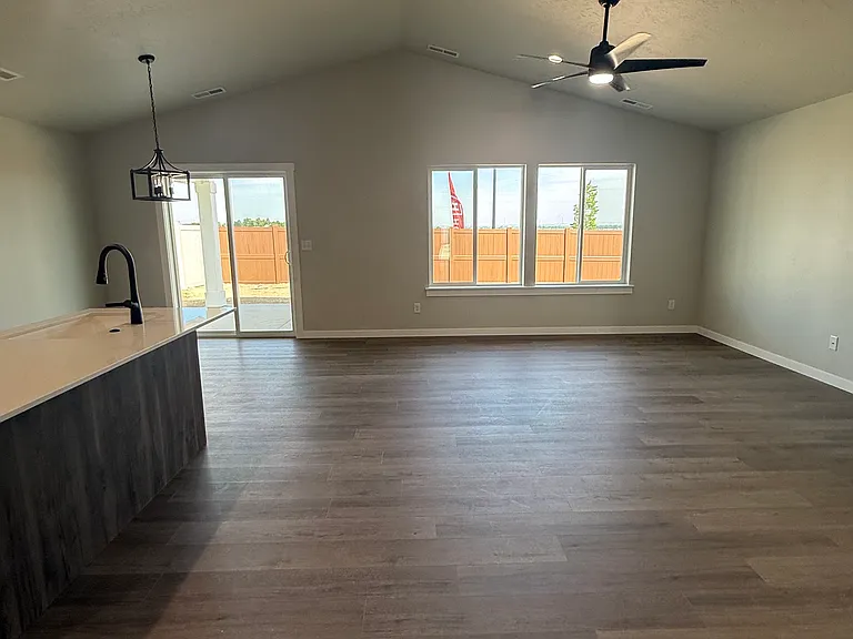2215 S Border Way — Photo 3