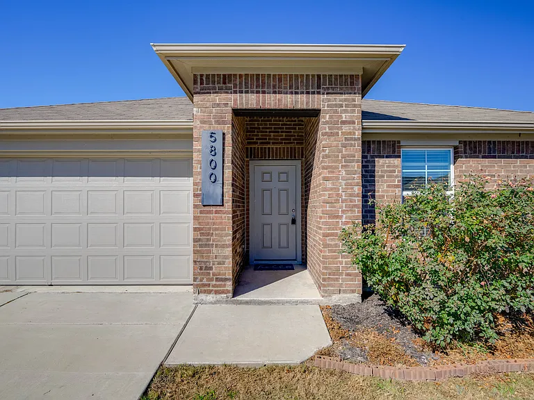 5800 Montrelia Dr — Photo 27