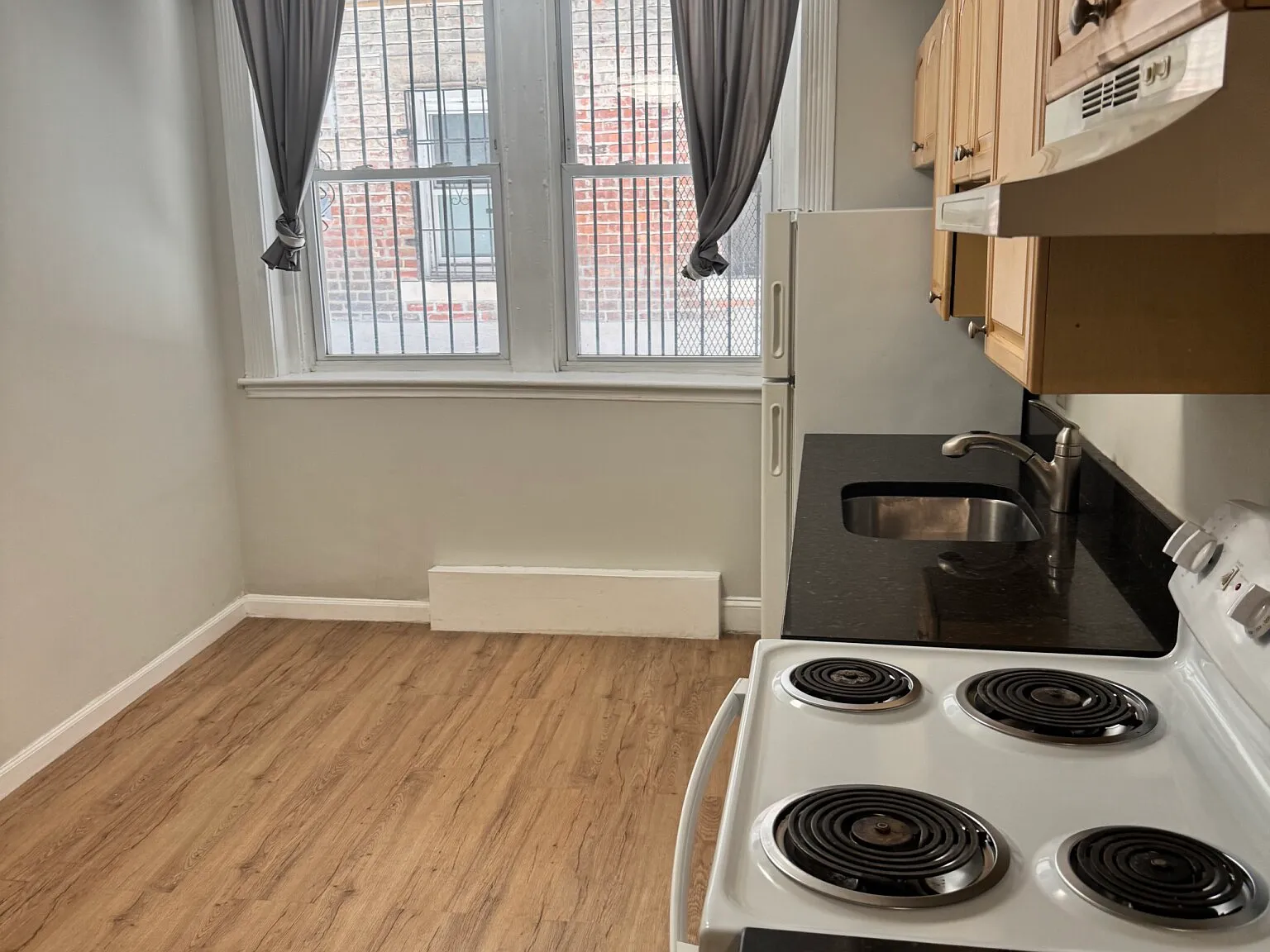 4 bed, 2.0 bath, $5,800 — Photo 3