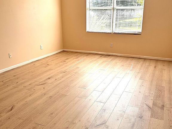 5th image of 481 Cressa Cir