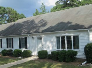 24 Village Green Cir, Southern Pines, NC 28387