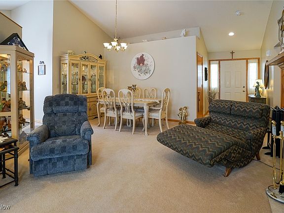 4th image of 1327 Presidents St