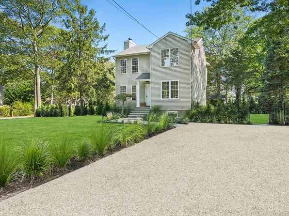 13 Shore Rd, Hampton Bays, NY 11946