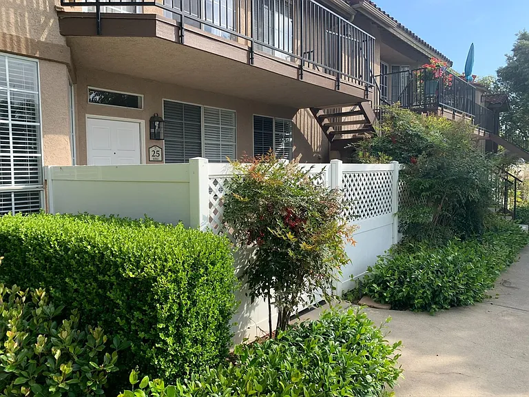 25 Roble — Photo 2