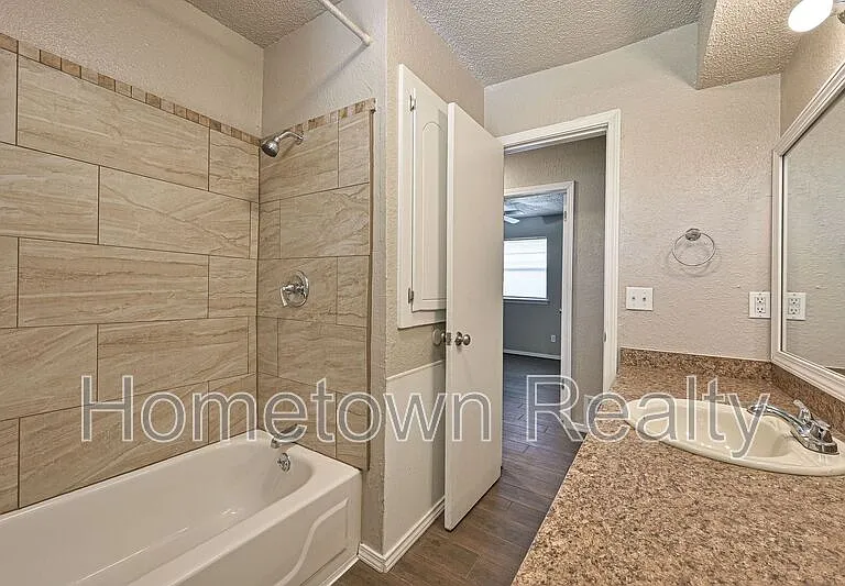 629 Lloyd Ave — Photo 13