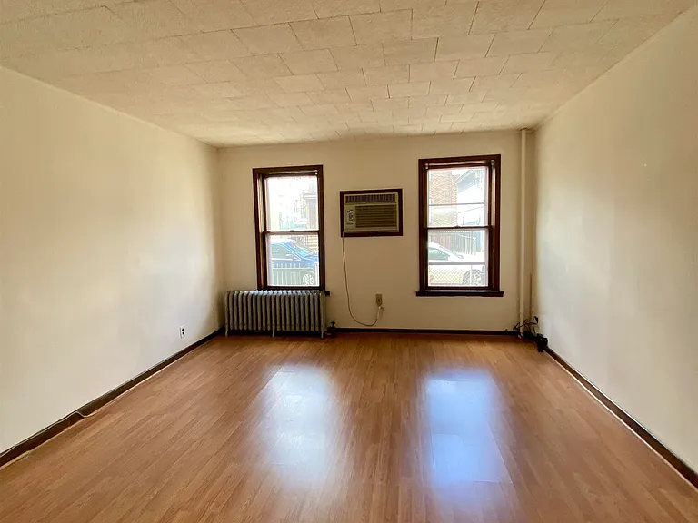 16 Perrine Ave — Photo 4