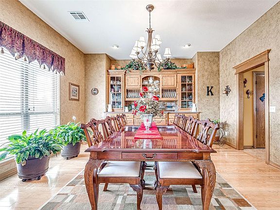 3rd image of 14613 Clair Ct W