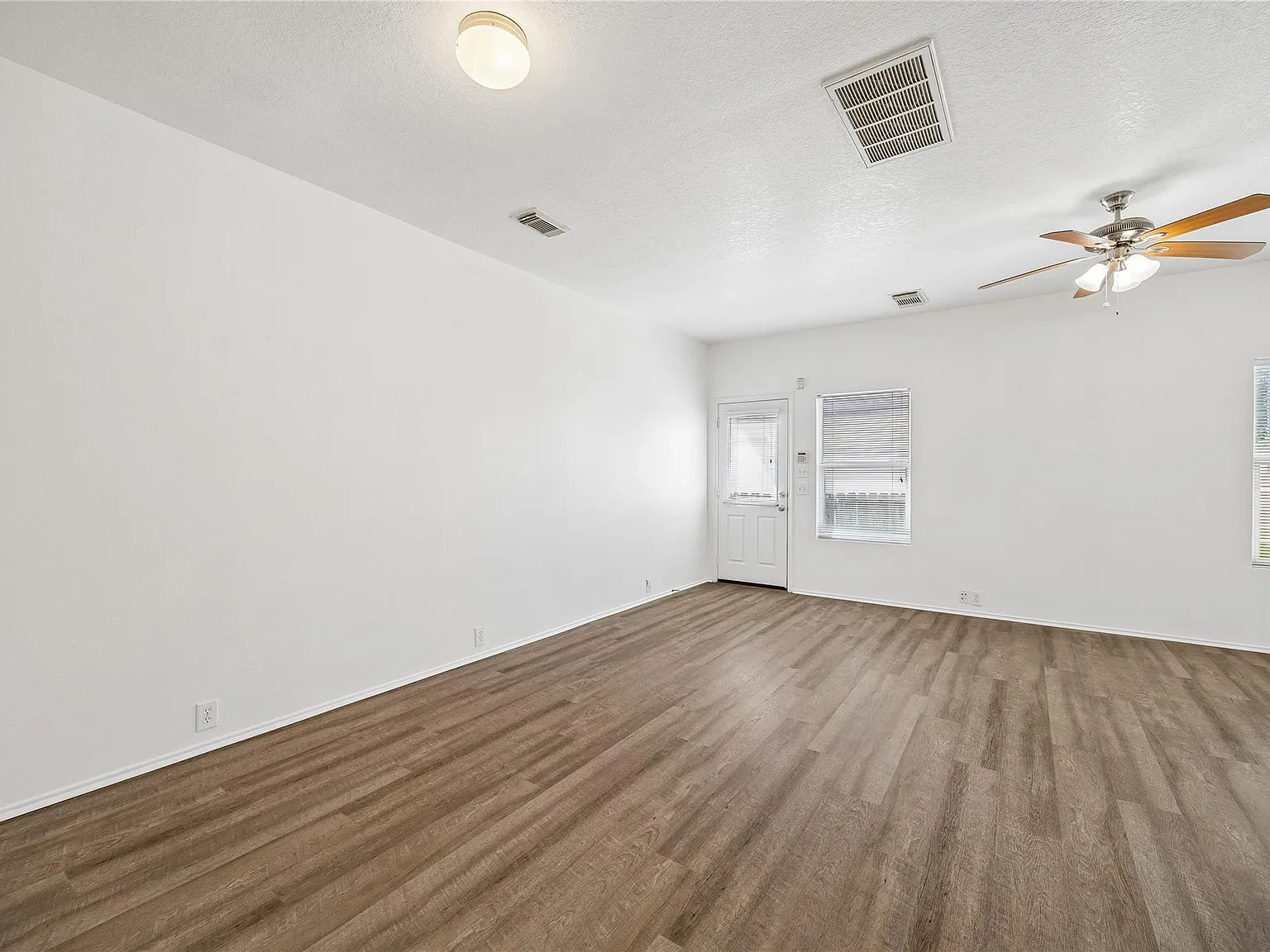 2 bed, 2.5 bath, 1680 sqft, $1,850 — Photo 3