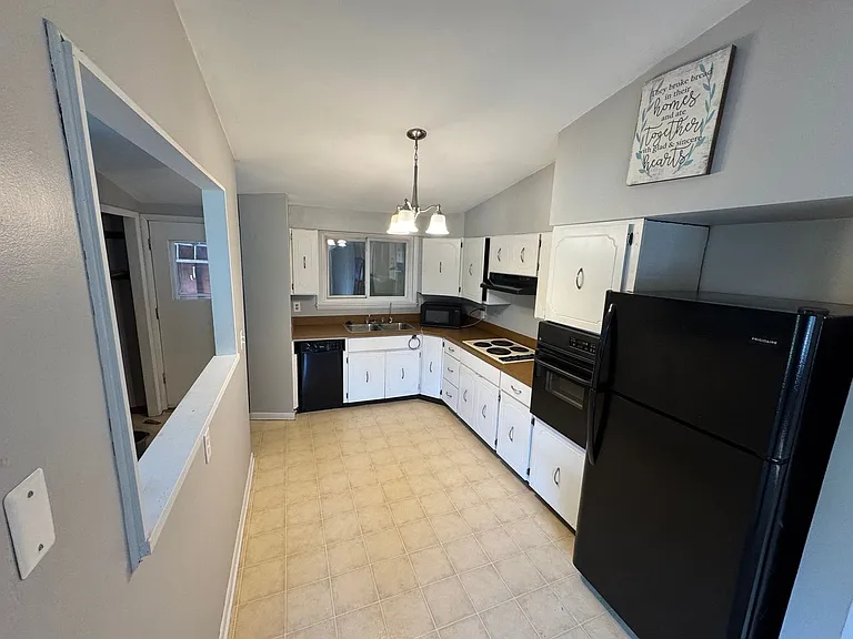 112 Longacre Ave — Photo 6