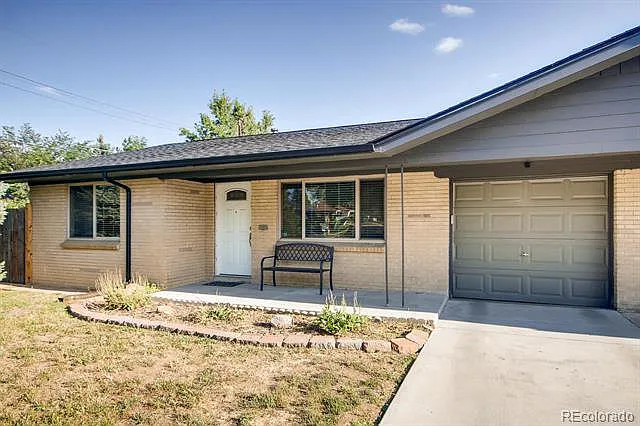 2 bed, 905 sqft, $2,200 — Photo 1