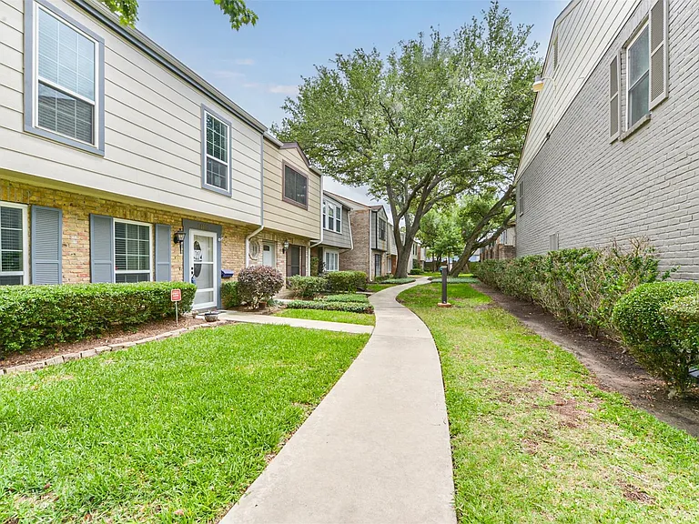 14111 Misty Meadow Ln — Photo 3