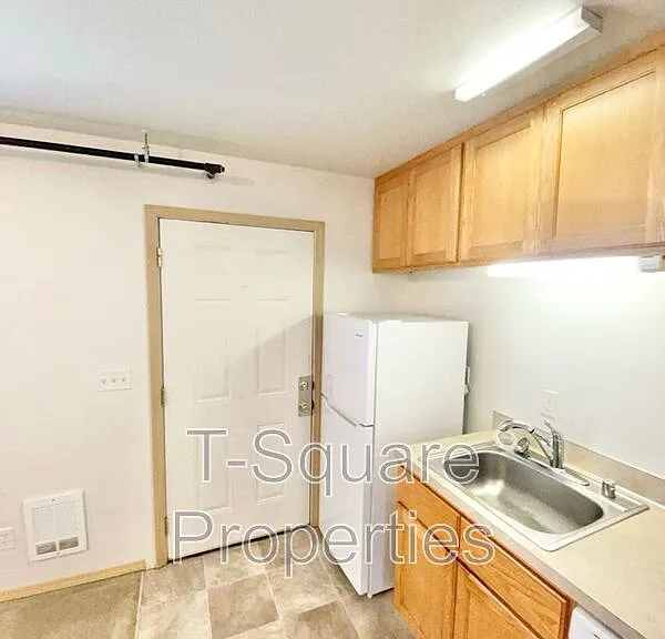 717 Cedar Ave #103 — Photo 3