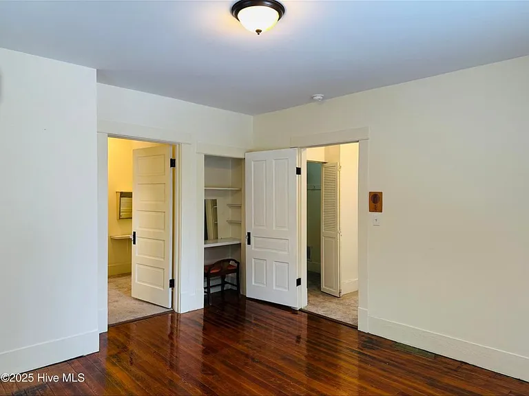113 E North St — Photo 15