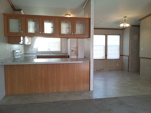 3rd image of 484 Morris Ln
