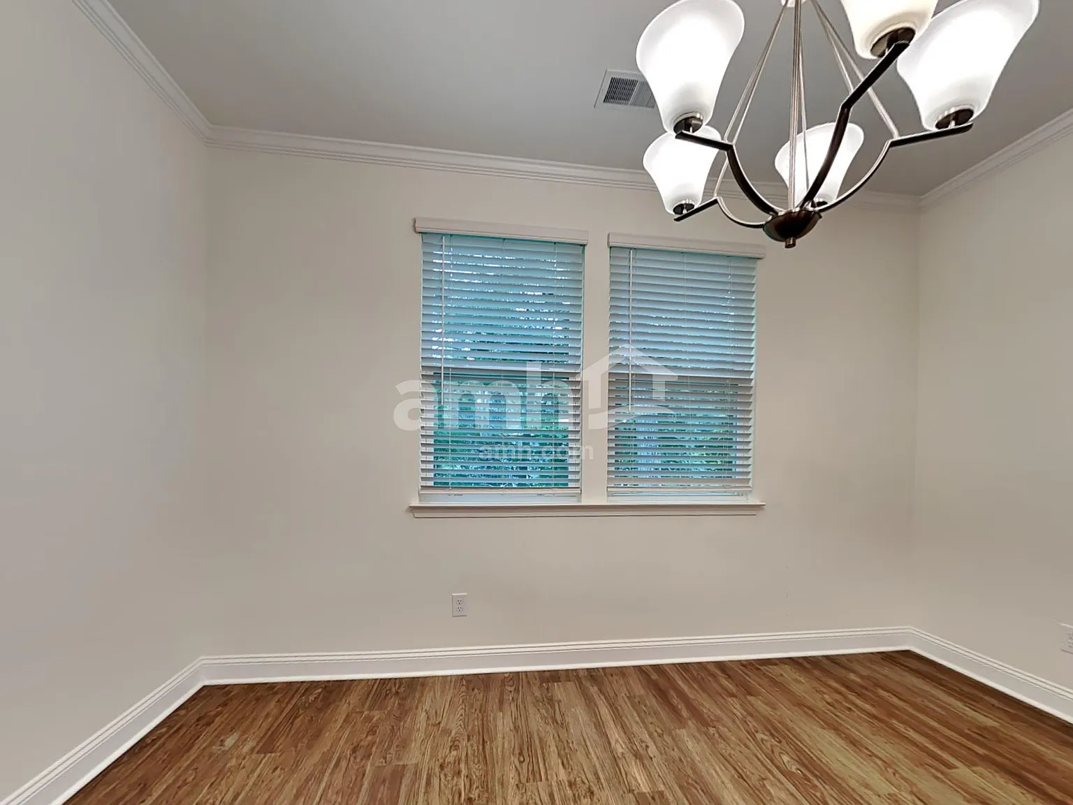 5 bed, 3.0 bath, 2372 sqft, $2,820 — Photo 4